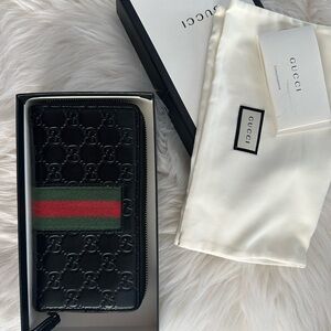 Gucci Black Wallet with Red and Green Stripe